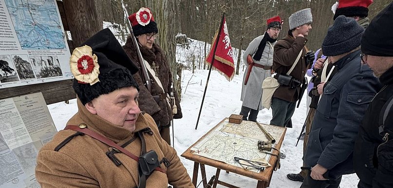 Podążali szlakiem powstania styczniowego, pierwszy raz w zimowej scenerii