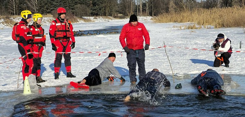 Szkolenie wodne i świetna zabawa. Morsy wsparły WOPR