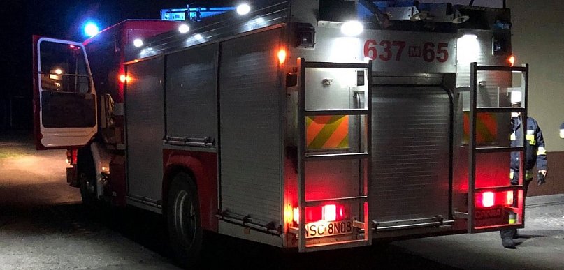 Pożar domu w Starym Dębsku, mieszkańcom zabezpieczono tymczasowe lokum