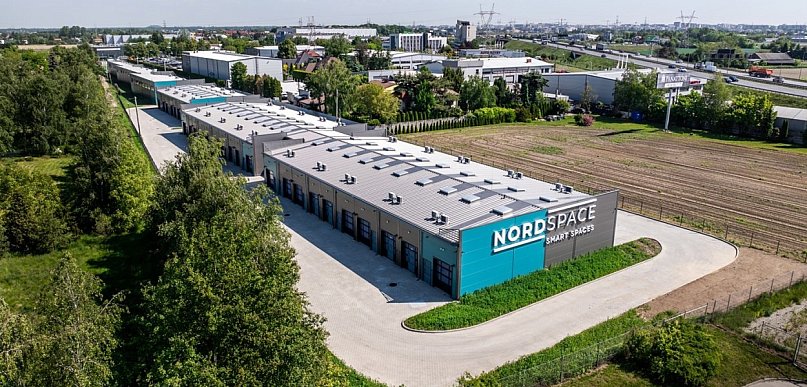 Magazyn z biurem – praktyczne rozwiązanie dla firm i osób prywatnych