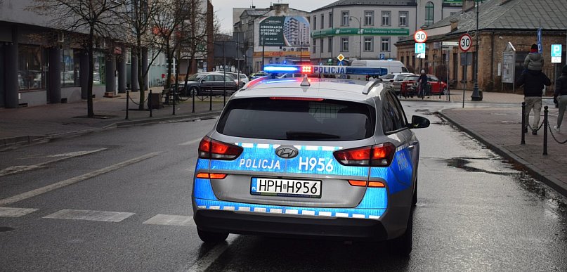 Zderzenie z latarnią na Fabrycznej. Kierowca miał 4 promile