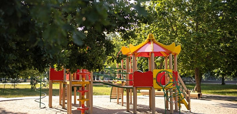 Bezpieczny plac zabaw pod lupą kontroli: Jakie dokumenty musi posiadać właściciel