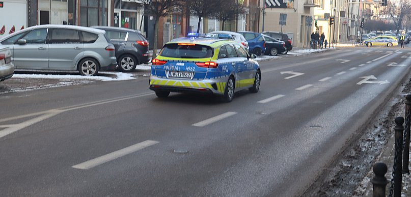 Chciała sprzedać płaszcz, zamiast dostać, straciła pieniądze