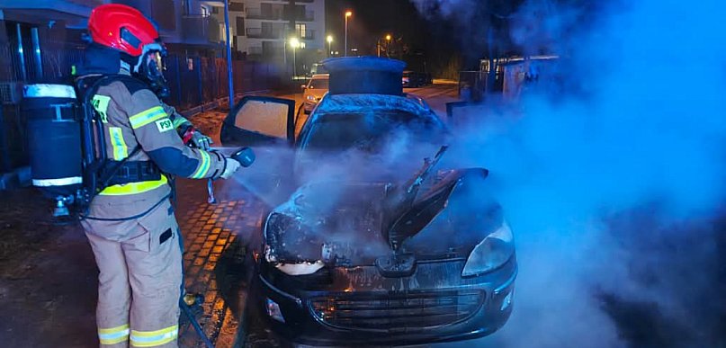 Pożar osobówki na Niemcewicza