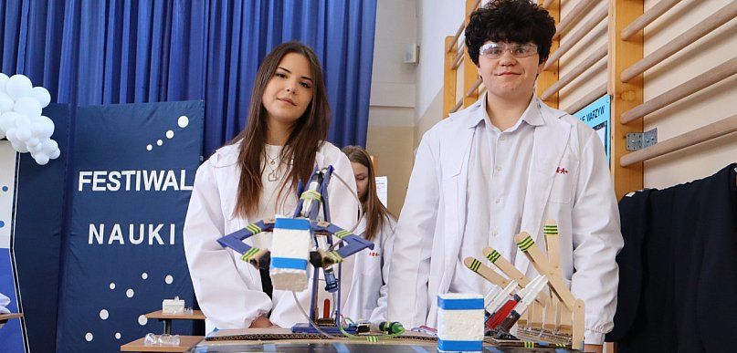 Rakiety, magnesy i wulkany: Festiwal Nauki w SP4