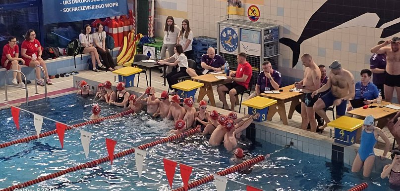 Otyliada w Sochaczewie. Pływają przez całą noc