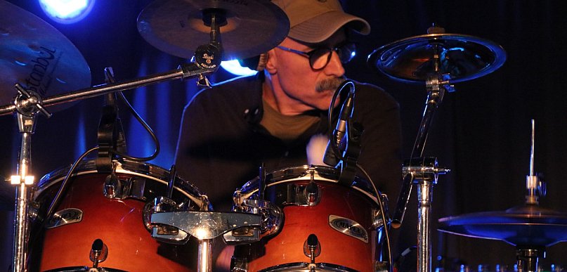 SCK: Włostowski z obiektywem w talerzu i doniczce z muzycznym finałem