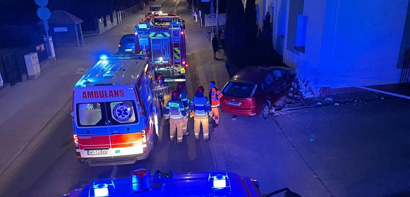 Osobówką w kamienicę na Staszica