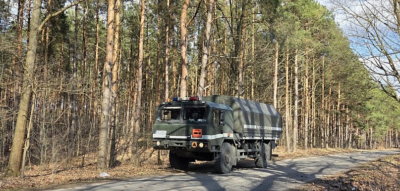 Bombowe znalezisko Sochaczewskiej Grupy Odkrywców, na miejscu saperzy