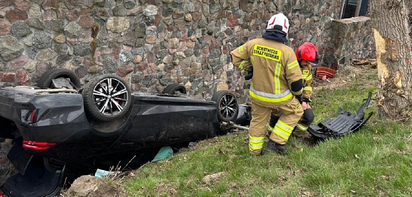 Wypadek w Żelazowej Woli, kierowca w szpitalu