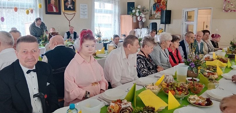 Niektórzy nie mieli tego od lat, stąd białe koszule i specjalne fryzury