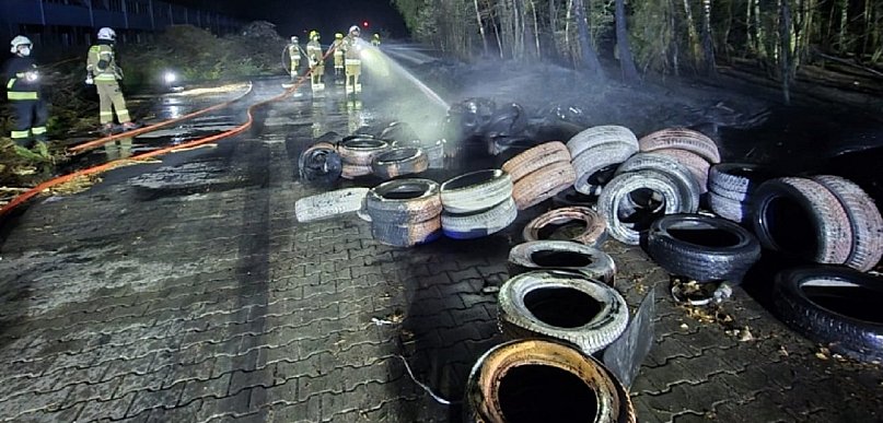 Składowisko opon w ogniu. Akcja gaśnicza w Feliksowie