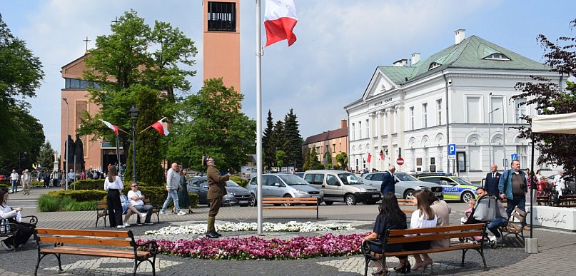Święto Konstytucji 3 Maja w mieście z piknikiem