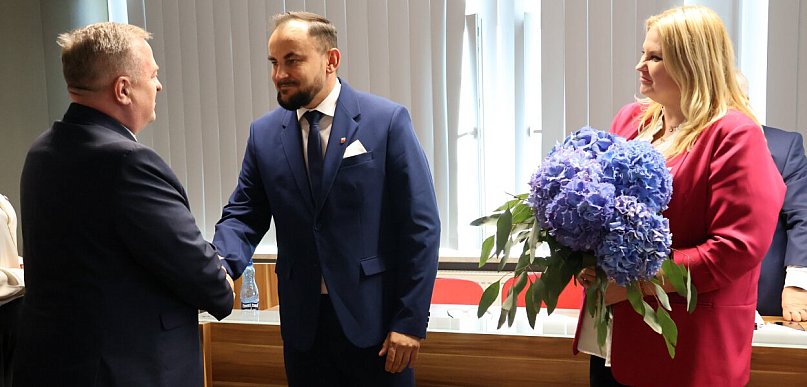 21 głosów za absolutorium dla burmistrza Daniela Janiaka