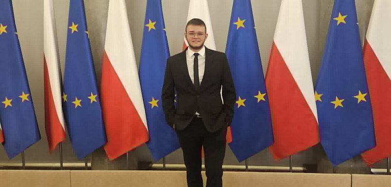 Uczeń ZSCKP na spotkaniu z premierem i ministrą edukacji, tematem: telefony
