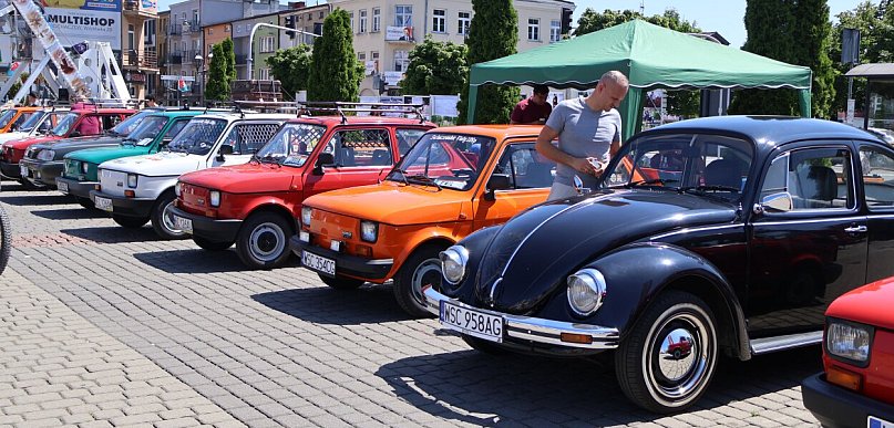 Zlot starej motoryzacji na Dniach Sochaczewa