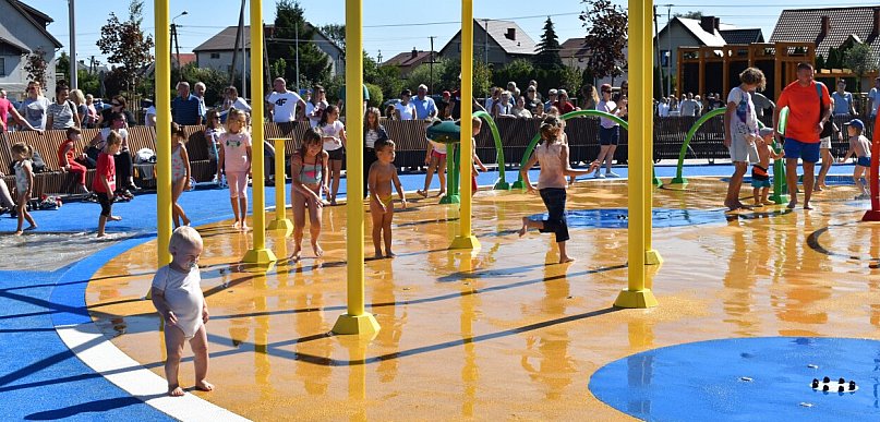 Woda już się leje, wodny plac zabaw w Granicach otwarty