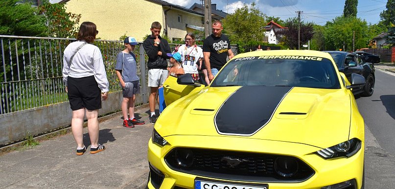 Zza szyb sportowych aut i helikoptera: to był wyjątkowy Dzień Dziecka