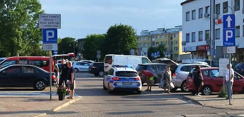 Truskawki na parkingu przy Żeromskiego denerwują czy nie? SONDA