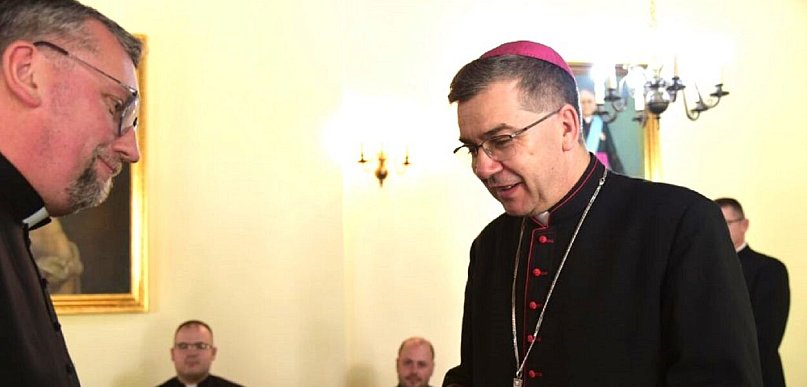 Księża odchodzą i przychodzą, są zmiany w parafiach powiatu
