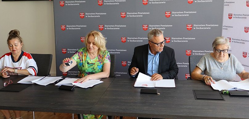 Parking z miejscem ukrycia przy starostwie: umowa na projekt podpisana