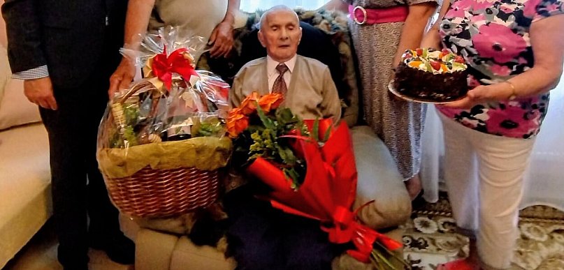 4 córki, 10 wnucząt, 17 prawnucząt. 100 lat Kazimierza