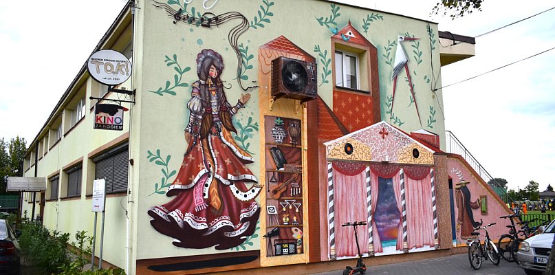 A tak teresiński mural prezentuje się w całości - 87234
