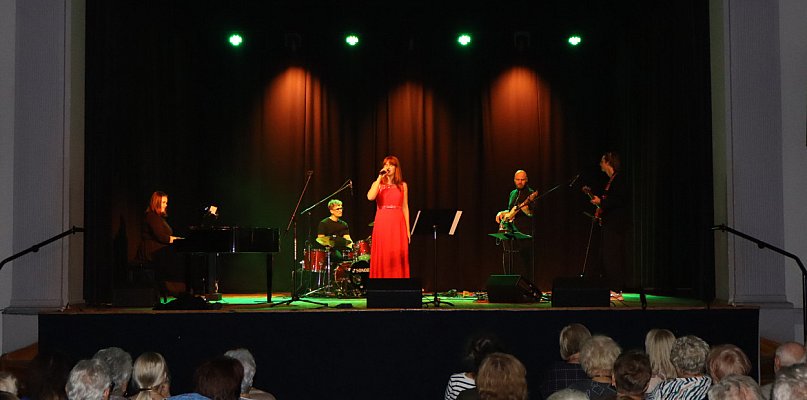 Muzyka i wsparcie – wyjątkowy wieczór w Sochaczewskim Centrum Kultury - 88206