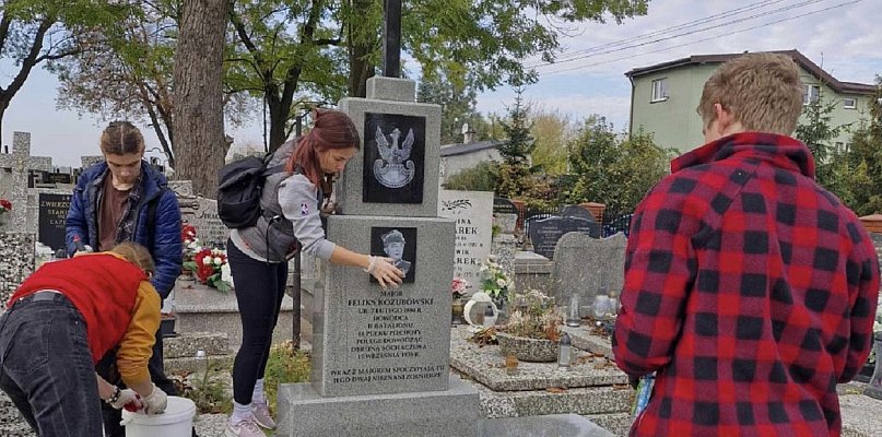 Światełko dla żołnierza w Sochaczewie, potrzeba rąk do pracy - 88218