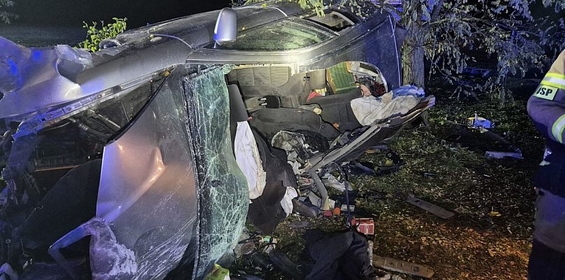Cięcie karoserii w Kościelnej Górze, w akcji 17 strażaków - 88307