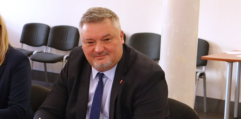 Wójt Dariusz Krupa z wyższym wynagrodzeniem, choć niejednomyślnie - 88397