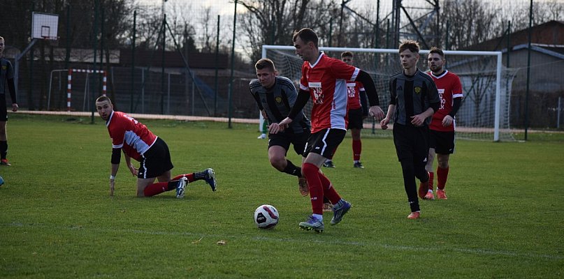 Gotard dogonił czołówkę. Świetna gra ekipy z Rybna - 88937