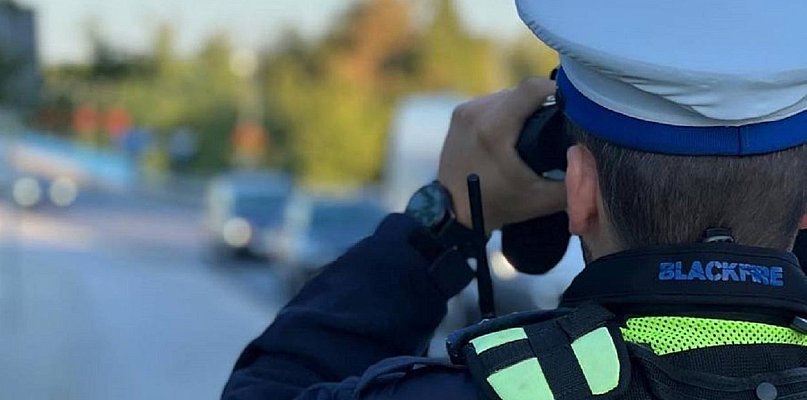 KPP Sochaczew: podczas kontroli wyrzucił torebki z białym proszkiem - 89012