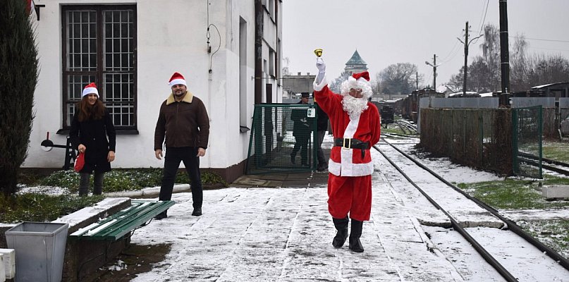 Mikołajki z Wąskotorówką z karuzelą wiedeńską na X-lecie - 89493