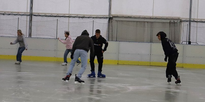 Basen, lodowisko, biblioteki, urzędy w święta - 90175