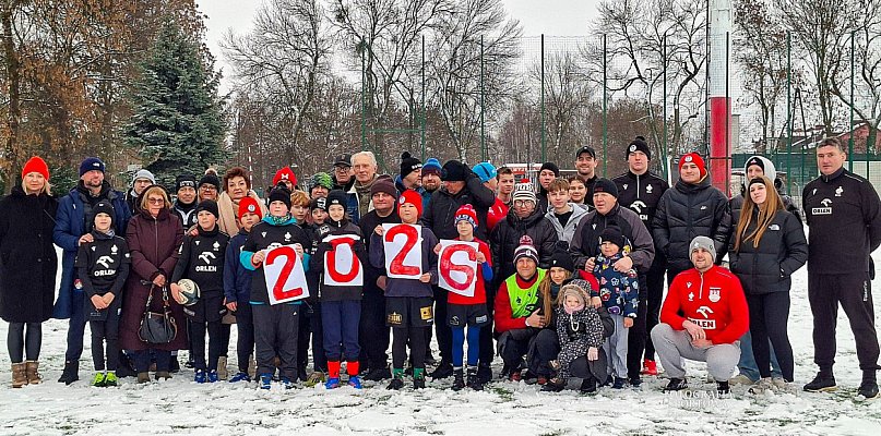 Mecz Pokoleń. W Nowy Rok z jajowatą piłką - 90361