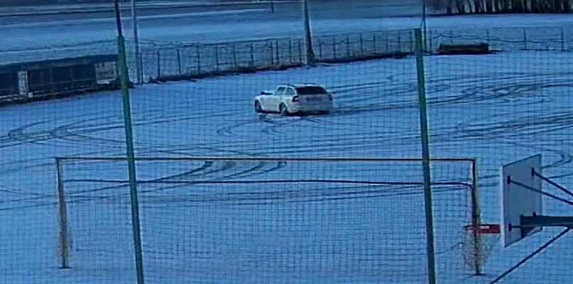 Wjechali i zniszczyli boisko Promyka - 90466