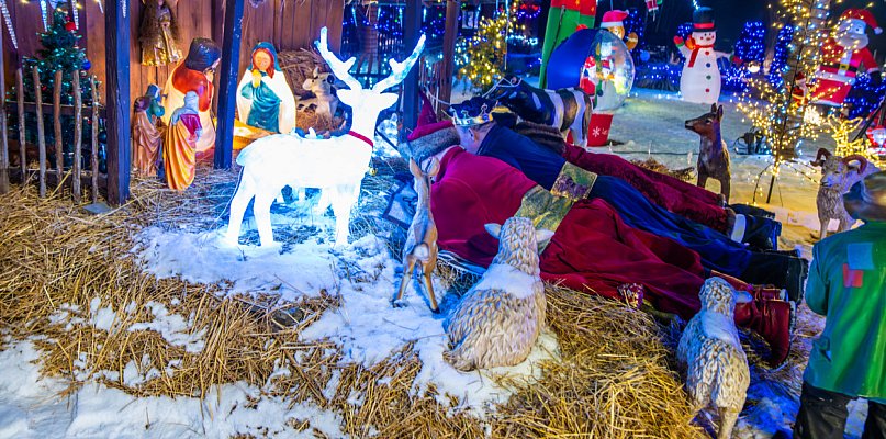 W gminie Iłów Trzej Królowie padli na ziemię przed Dzieciątkiem - 90517