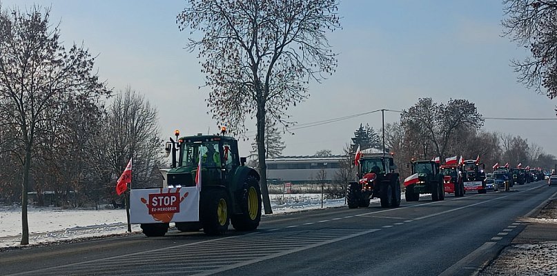 4-kilometrowa kolumna ciągników na DK 92 - 90547