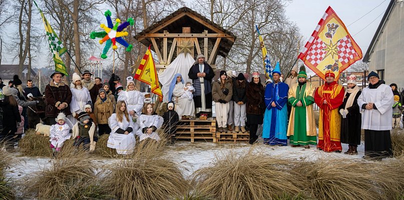 Orszak Trzech Króli w Młodzieszynie: radosna tradycja wspólnego świętowania - 90607