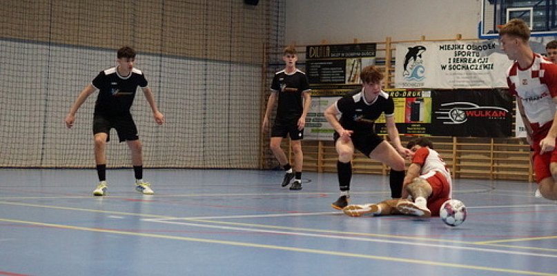Bezpieczne ferie z MOSiR: Turniej Piłki Nożnej - 90703
