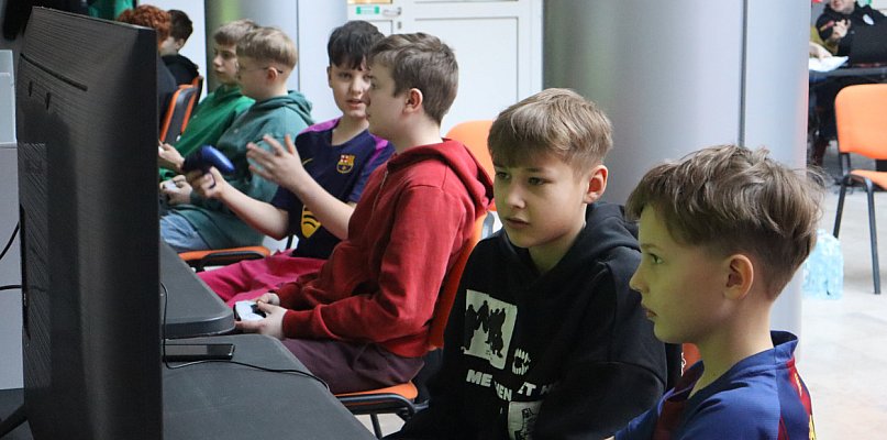 Ferie w Sochaczewie: grają w fifę, trwa turniej e-sportowy - 90883