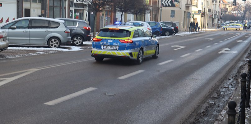 Chciała sprzedać płaszcz, zamiast dostać, straciła pieniądze