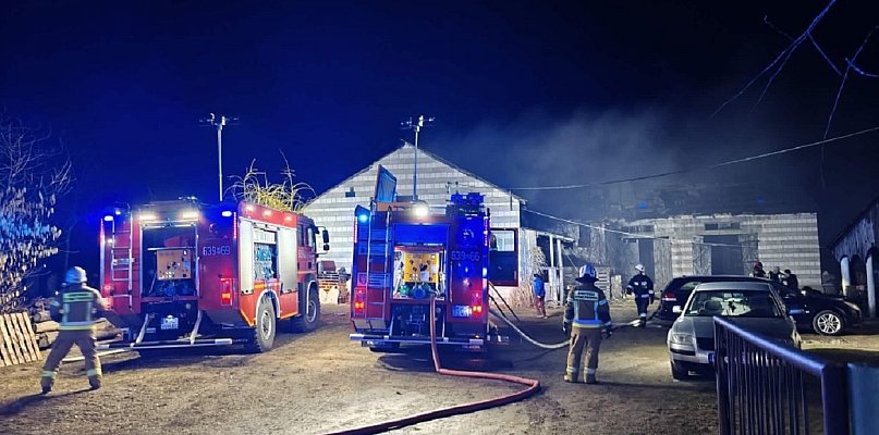 Nocny pożar w Przejmie, w akcji 19 strażaków