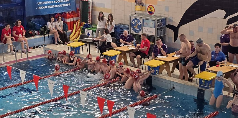 Otyliada w Sochaczewie. Pływają przez całą noc