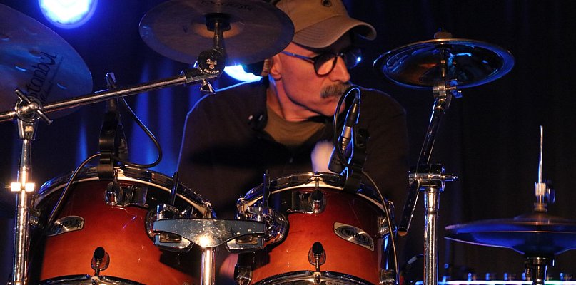 SCK: Włostowski z obiektywem w talerzu i doniczce z muzycznym finałem