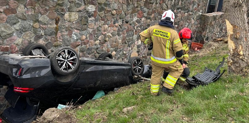 Wypadek w Żelazowej Woli, kierowca w szpitalu