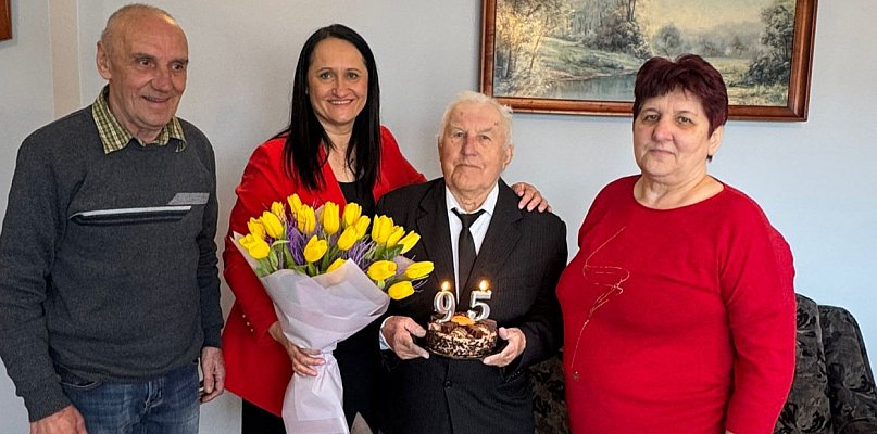 Wójt Gminy Młodzieszyn odwiedza najstarszych mieszkańców