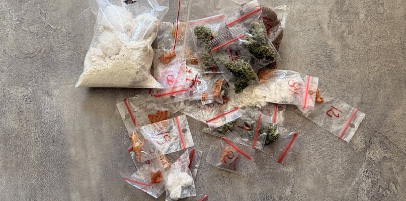 Chciał przekupić policjantów narkotykami. 33-letni sochaczewianin w areszcie