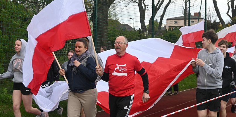 Pobiegli w sztafecie z okazji Święta Konstytucji 3 Maja